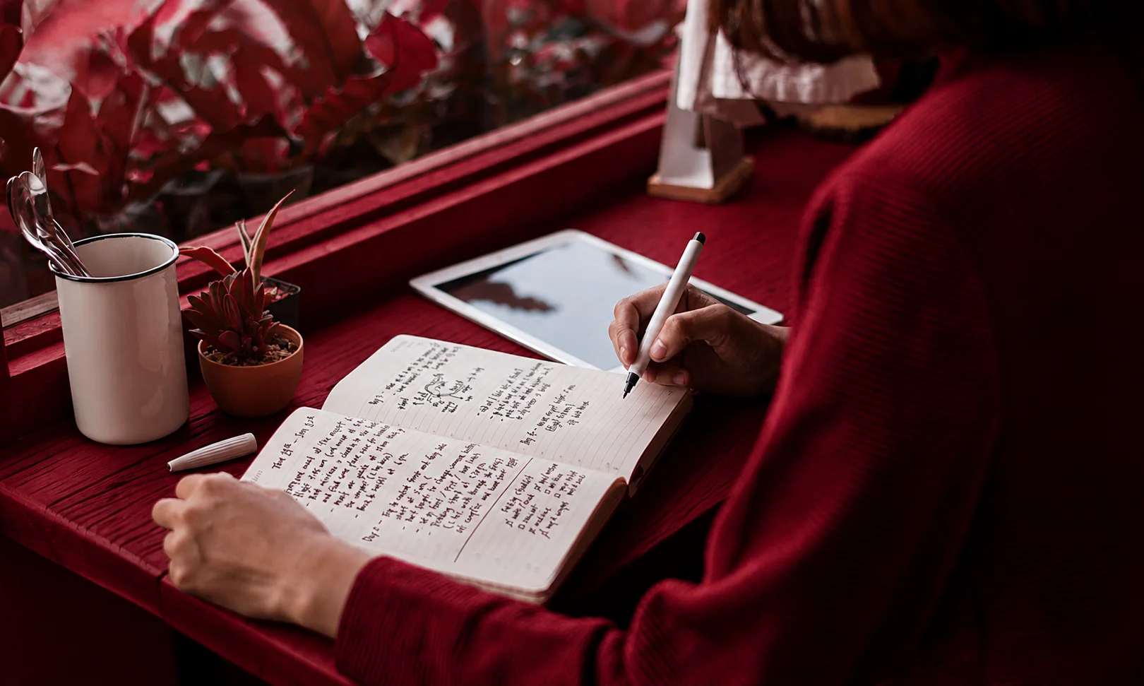 Effective journaling methods and daily tracking habits