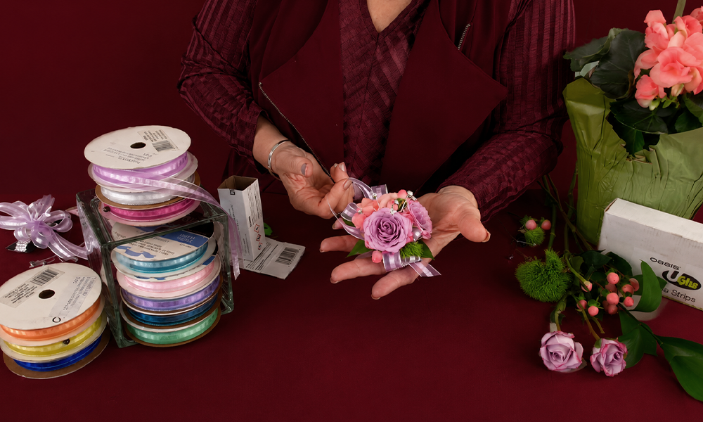 | Corsage Guide: Meaning, Types, Cost & Etiquette Wedding Corsage Guide: Who Wears One and Why?