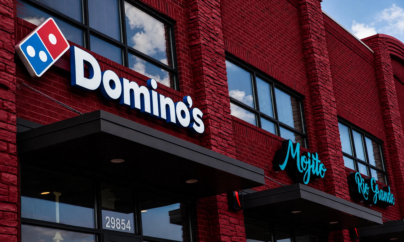 Domino's Pizza store location exterior