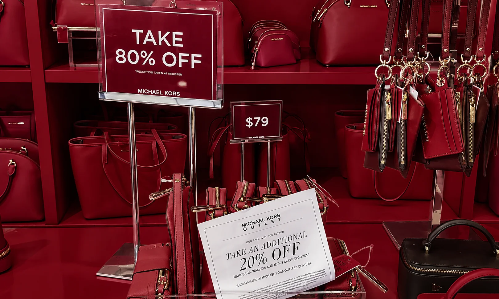 | Michael Kors Outlet 2026: Is the Lower Price Really a Better Deal? An exploration of what outlet stores represent and how they function in retail.