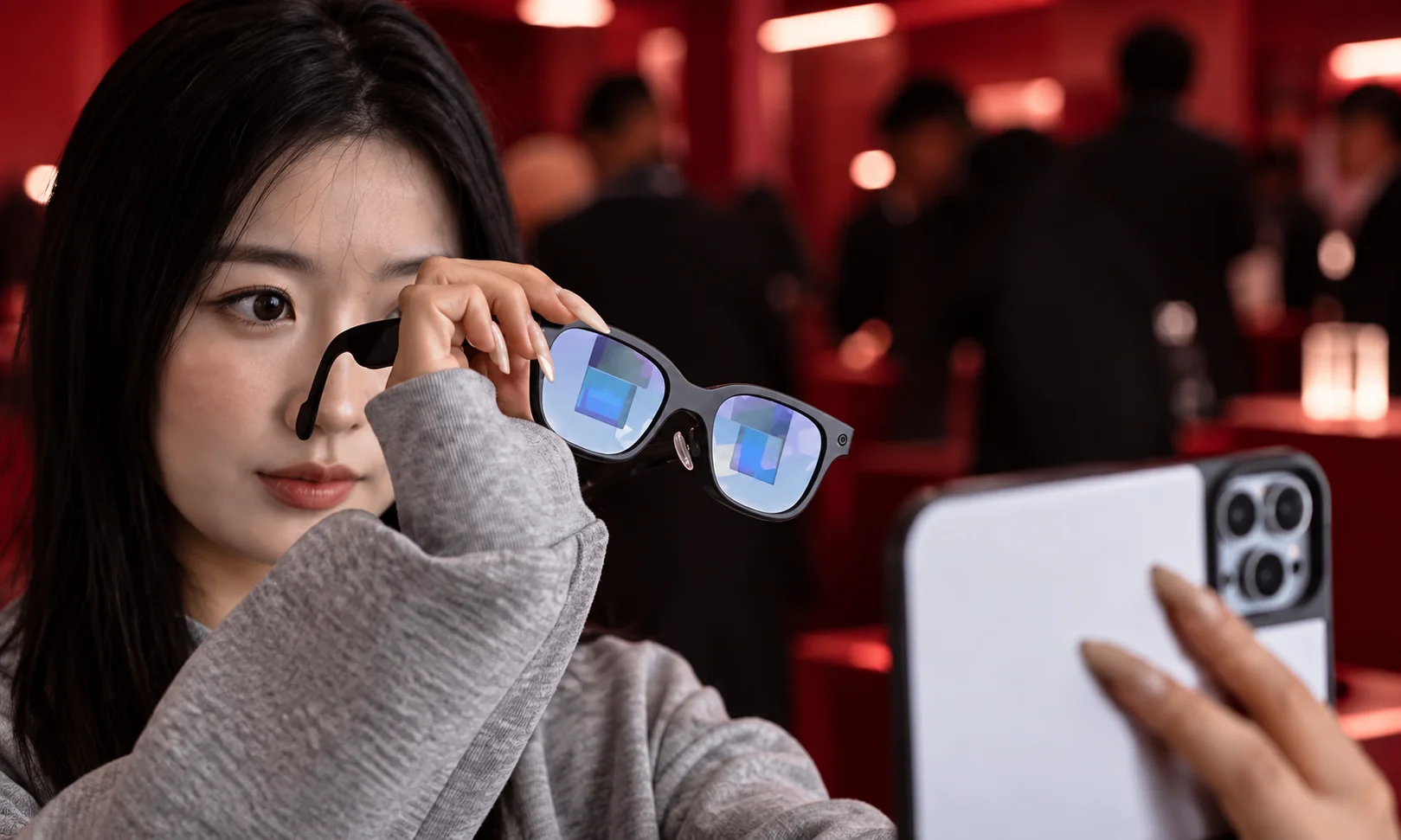 Do AI Glasses Replace Smartphones